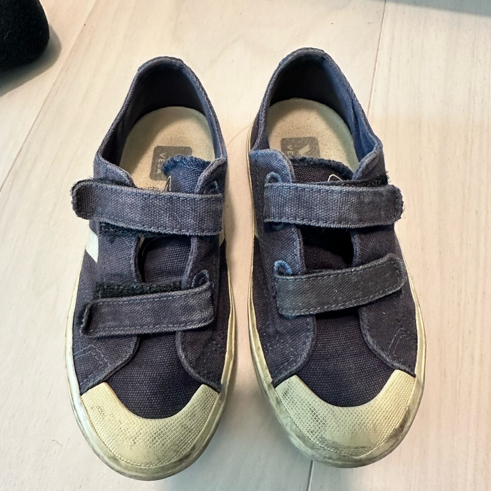 Veja toddler shoes size 10